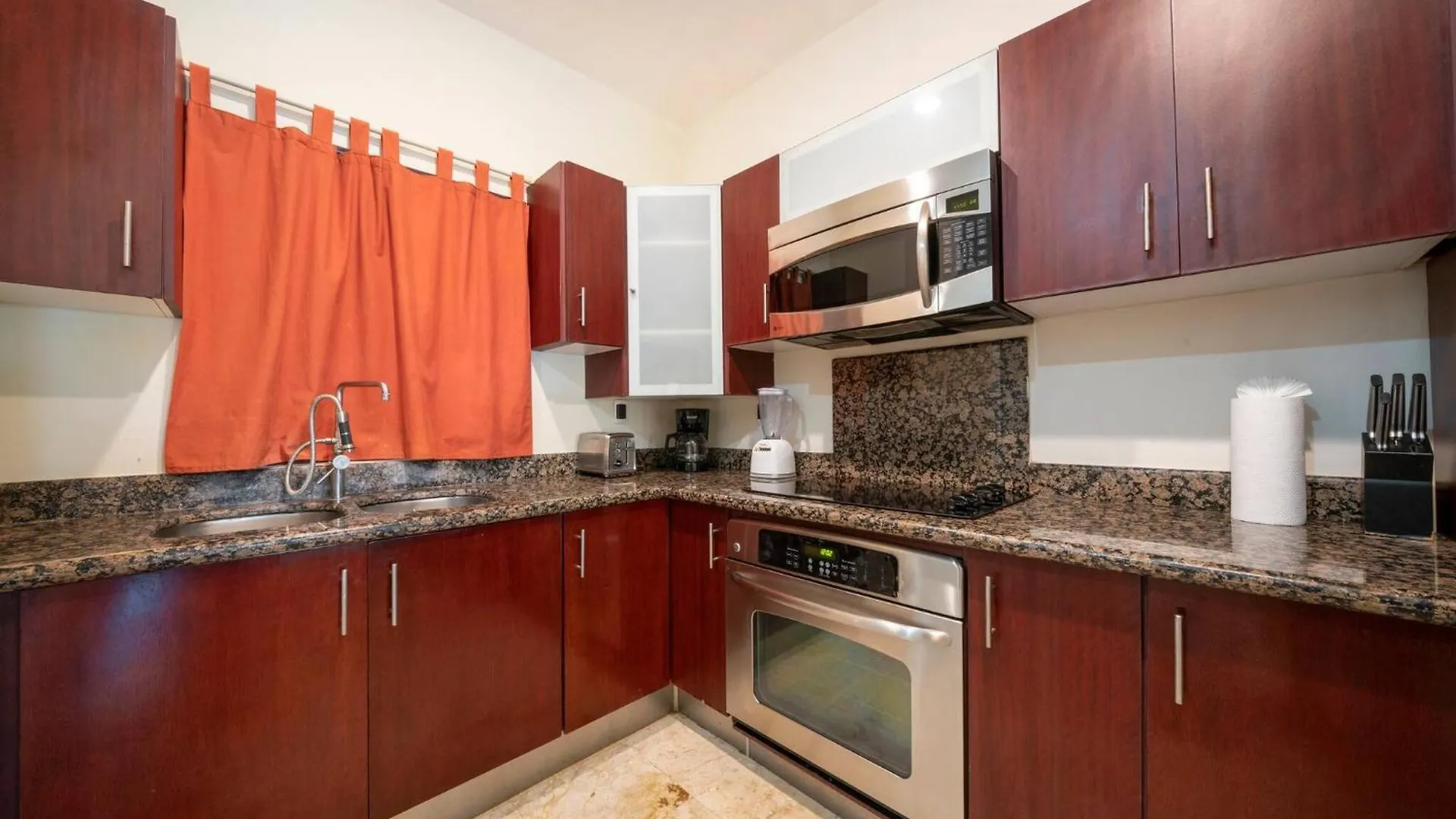 Condo Surf 301 - Luxury Oceanview Beachfront With Gym - At El Faro Condos Playa del Carmen Feriehus